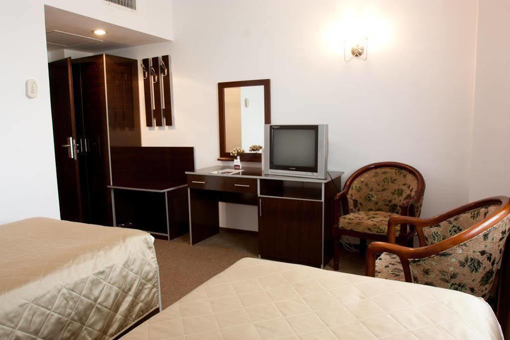 Denisa Hotel Otopeni Exterior photo