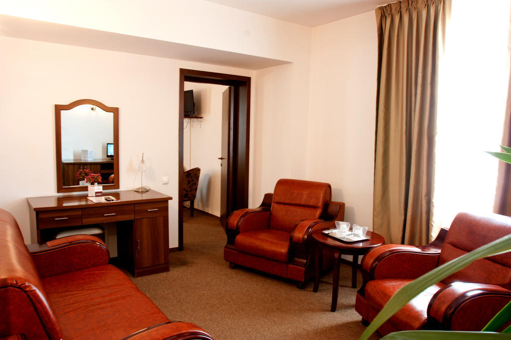 Denisa Hotel Otopeni Exterior photo